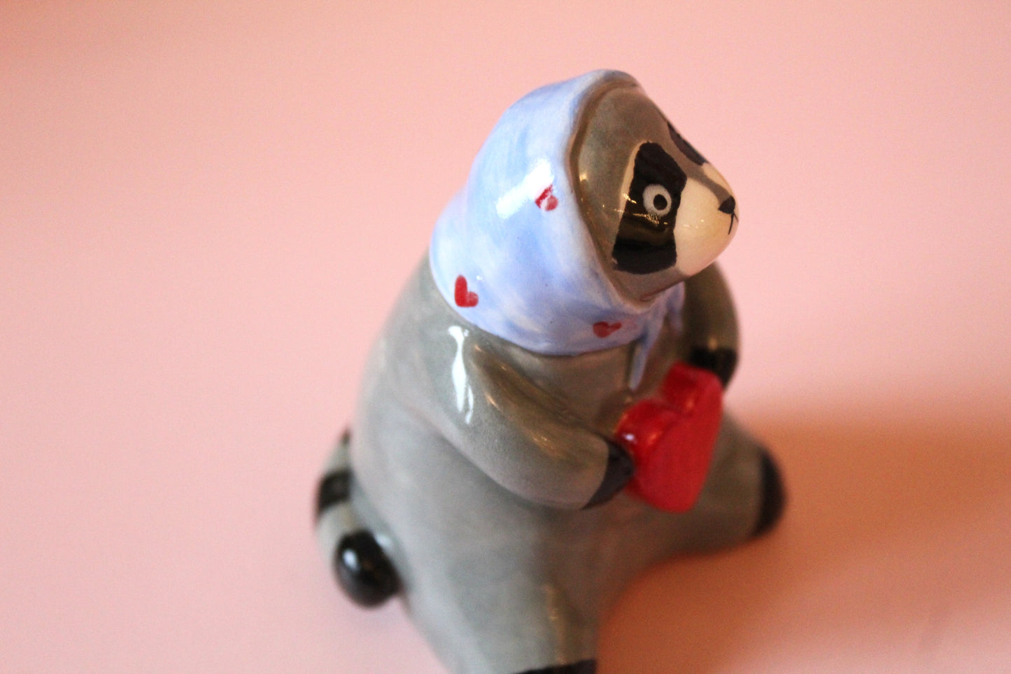 Raccoon holding a heart